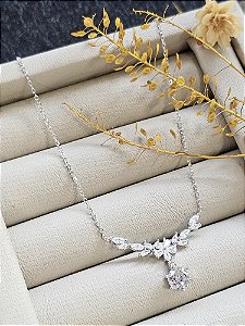 Gargantilha Flor ponto de luz zircônia prata 925 com banho de ródio