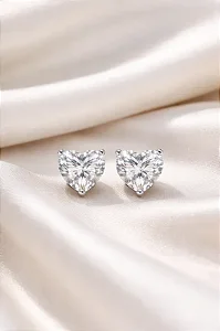 Brinco coração Moissanite 6,5mm/ 1.0ct prata 925 com banho de ródio