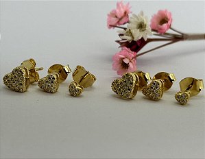 Brinco Semijoia Hipoalergênico Trio Coracao de Zirconias Happy Lyfe Dourado