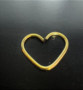 P0482 CORAÇÃO RODIO DOURADO TORÇAO DAITH LISO