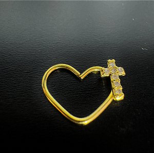 P0470 ARGOLA RODIO DOURADO TORÇAO CORAÇAO DAITH CRUZ CRAVEJADA 8MM