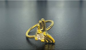 P0199 ARGOLA RODIO DOURADO TORÇAO DAITH ASA C/ PEDRA 8MM