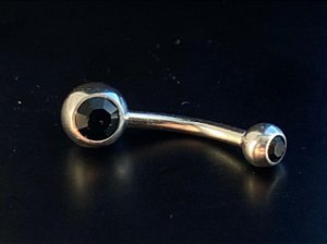 P0099 BANANA UMBIGO AÇO  STRASS PRETO 5MM