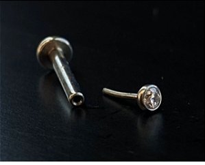 P0056 LABRET AÇO PUSH PIN 1.2 8MM PEDRA 2.5MM