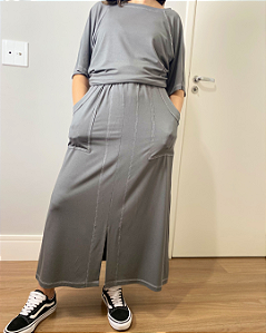 Conjunto Saia e Blusa Cinza Básico