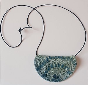 Colar de porcelana Aracne