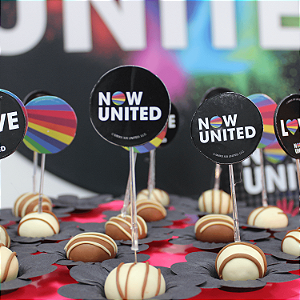 Palitos Decorativos Impressos para Docinhos Festa Now United - 12 Un