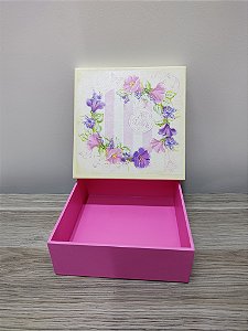 Caixa MDF rosa decorada com decoupage guirlanda de flores rosa e roxo