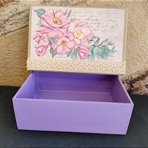 Caixa MDF lilás retangular decorada com decoupage e renda