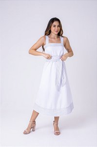 Vestido midi em alfaiataria com detalhes pespontados em preto e faixa.