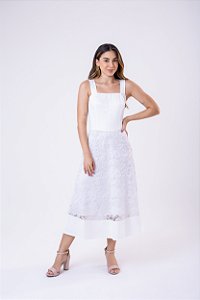 Vestido em alfaiataria com decote quadrado e detalhe de guiper.