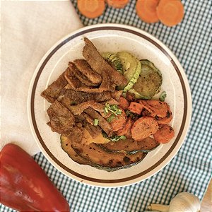 Iscas de Patinho com Legumes assados - 315g