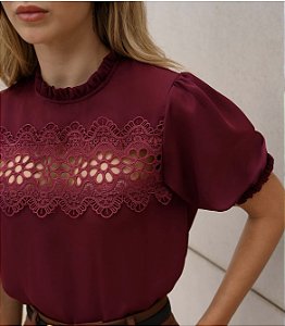 Blusa gola franzida vinho
