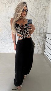 Macacão bordado com linho preto e branco