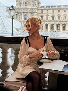 Vestido Curto Acetinado Nude com preto