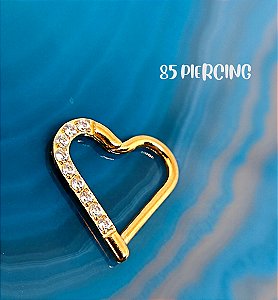 SEGMENTO CORAÇÃO TITÂNIO ZIRCÔNIAS CRAVEJADAS GOLD PVD LADO DIREITO
