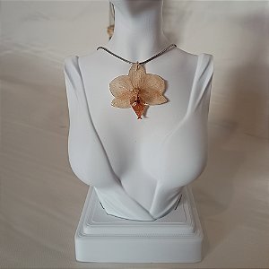 Pingente Branco Amarronzado - Flor Natural Preservada em Resina