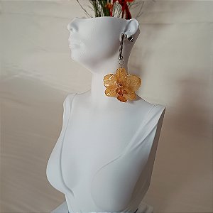 Brinco Amarelo Amarronzado Longo - Orquídea Natural Preservada em Resina
