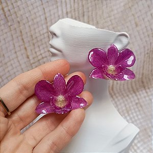 Brinco Pino Tita - Orquídea Natural Preservada em Resina
