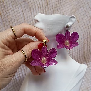 Brinco Curto Tita - Orquídea Natural Preservada em Resina