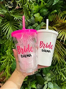 Copo com tampa e canudo