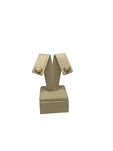 Brinco banhado a ouro formato coração trabalhado