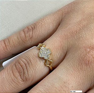 Anel modelo trevo, banhado em ouro 18k com zircônias
