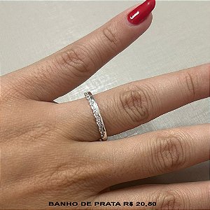 Anel banhada a prata com detalhes