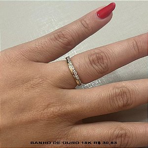 Anel banhado a ouro 18K com pedras brilhantes