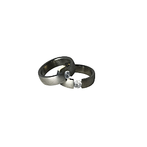 Anel de Aço Inoxidável Fosca com Zircônia Central 4MM - Unidade