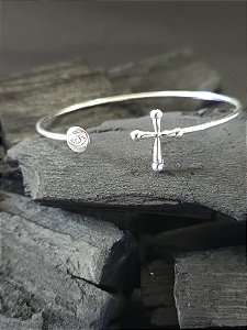Bracelete Fio Detalhe Cruz