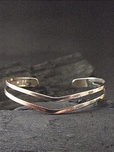 Bracelete Laminado Em V