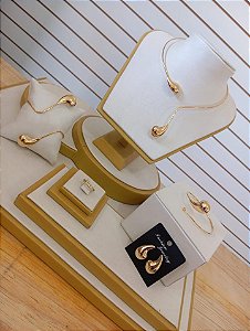 Conjunto vírgula. Contém: 1 choker 2 braceletes  1 brinco  1 anel