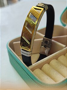 Pulseira placa detalhes dourado