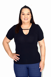 Camisa em Decote V com detalhe