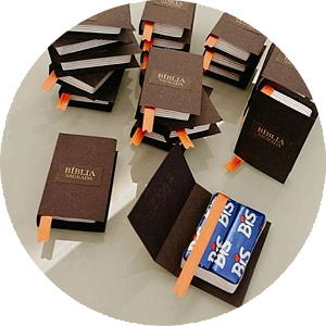Mini bíblia com 2 chocolates bis