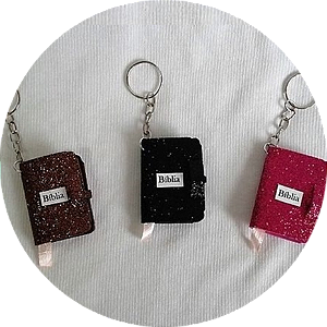 Chaveiro mini bíblia EVA