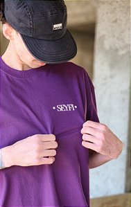 Camiseta Oversized Estampa A New World - Roxo