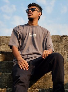 Camiseta Oversized Estampa LOGO 1 - Cinza