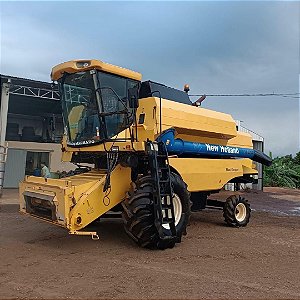 COLHEITADEIRA NEW HOLLAND TC 5070 - Ano 2013
