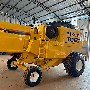 COLHEITADEIRA NEW HOLLAND TC 57 - 2002