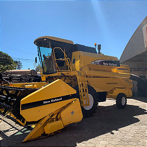COLHEITADEIRA NEW HOLLAND TC57 - ANO 2007