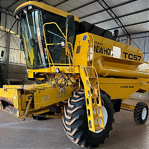 COLHEITADEIRA NEW HOLLAND TC 57 - ANO 2002