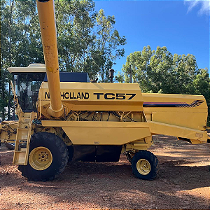 COLHEITADEIRA NEW HOLLAND TC 57 - ANO 1996