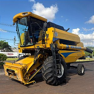 COLHEITADEIRA NEW HOLLAND TC 5070 - Ano 2014