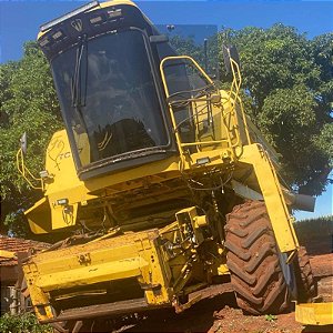 COLHEITADEIRA NEW HOLLAND TC 57 - Ano 1998