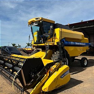 COLHEITADEIRA NEW HOLLAND TC 5070 - Ano 2013
