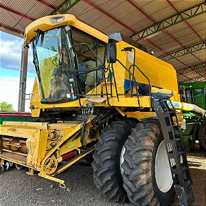 COLHEITADEIRA NEW HOLLAND TC 5090 - Ano 2015
