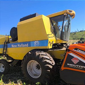 COLHEITADEIRA NEW HOLLAND TC 5090 - Ano 2008