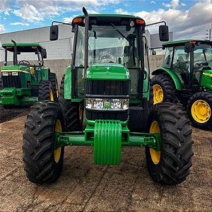 TRATOR JOHN DEERE 5078E - Ano 2015